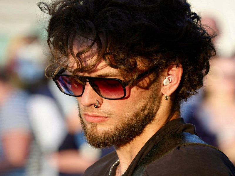 Alex V.