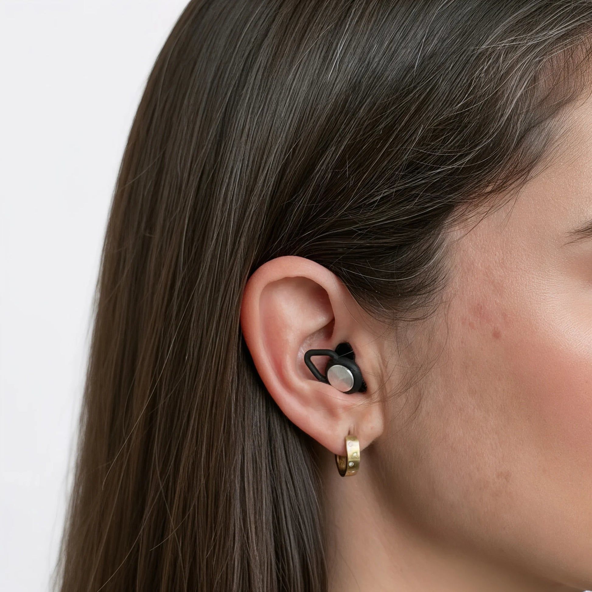 Black and silver hi-fi earplugs with silicone tips