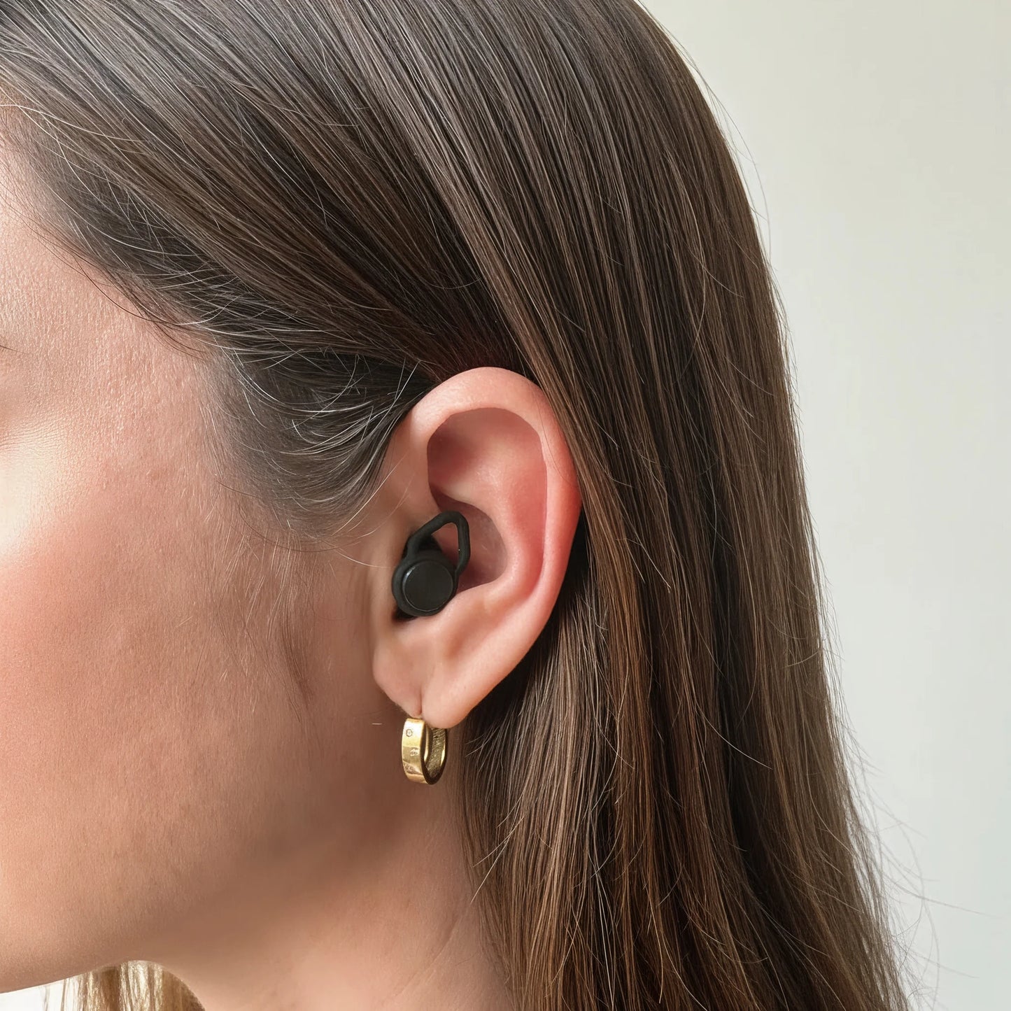 Black hi-fi earplugs with silicone tips
